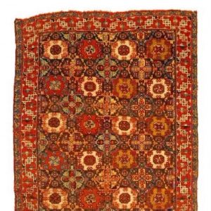 16世紀初頭のホルバイン絨毯（ブルケンタール国立博物館蔵）とチュードックによる贋作とみられるホルバイン絨毯（ニックル美術館蔵）