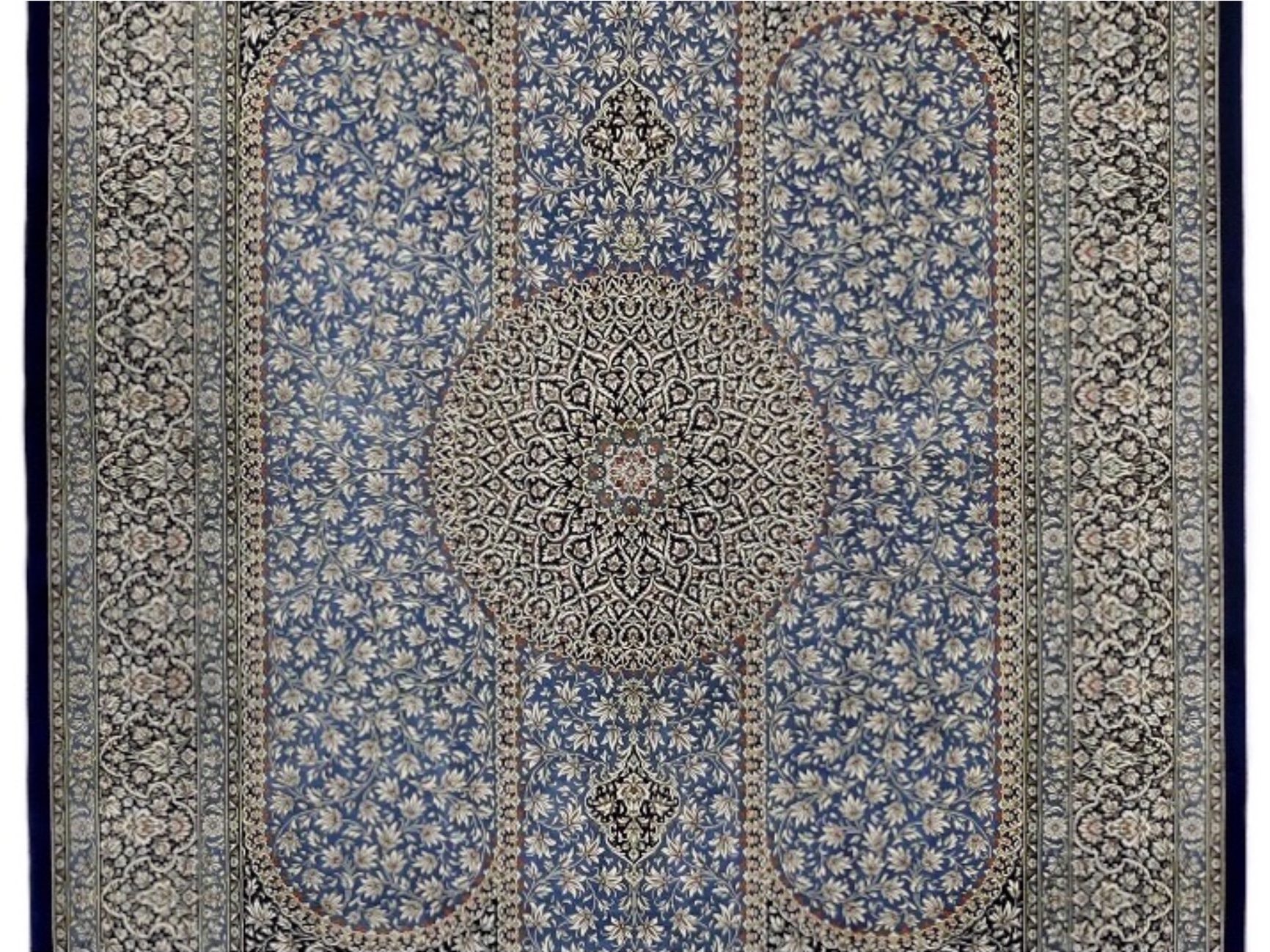 ペルシャ絨毯【シルク】リビングサイズ小　クム産　136×202(cm)　¥4,180,000(税込)