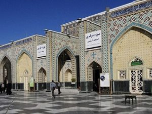 オスターンクッズ・ラザビ絨毯博物館